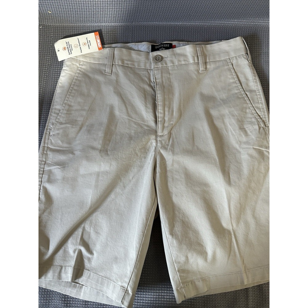 Dockers Ultimate Shorts Men's SIZE 30 Beige Supreme Flex Hidden Pocket